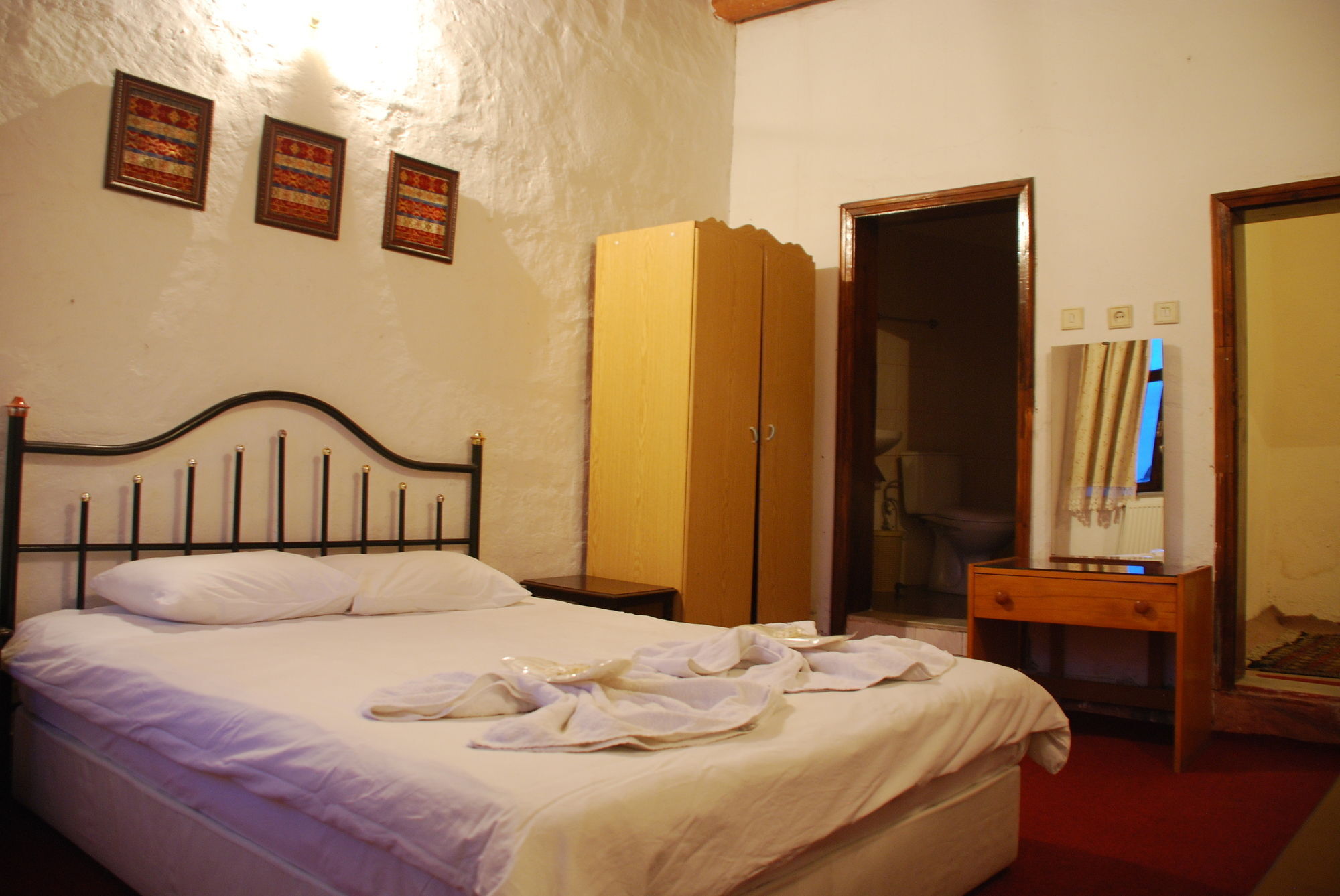 Yasin'S Place Backpackers Cave Hostel غوريمِيه المظهر الخارجي الصورة